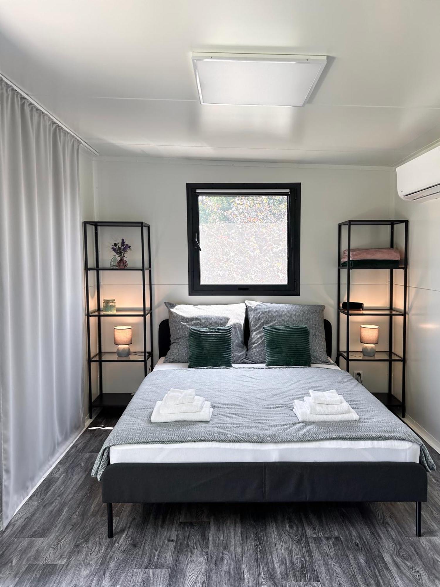 Апартаменты Tiny House Mezi Sklepy Kobyli Экстерьер фото
