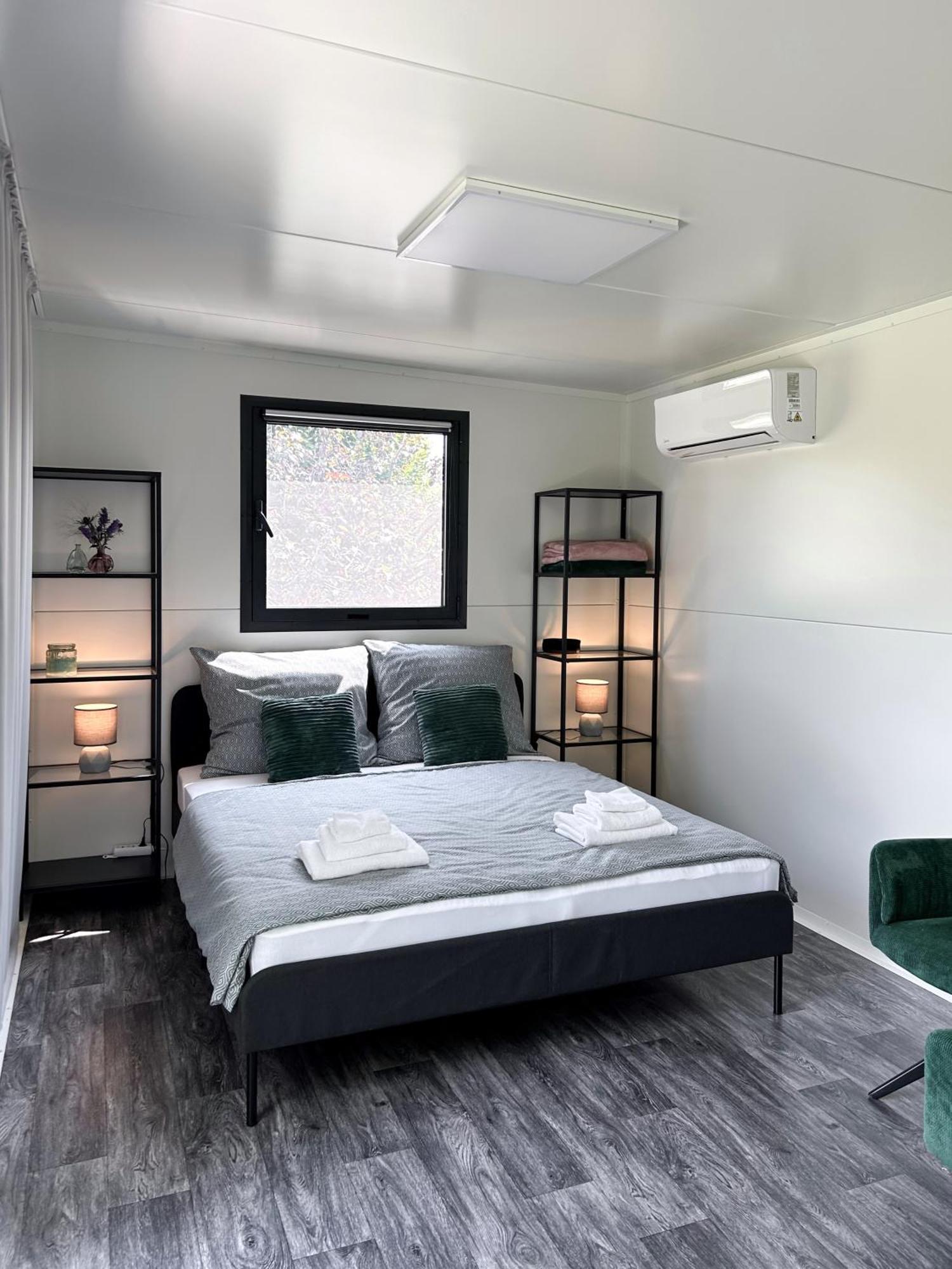 Апартаменты Tiny House Mezi Sklepy Kobyli Экстерьер фото