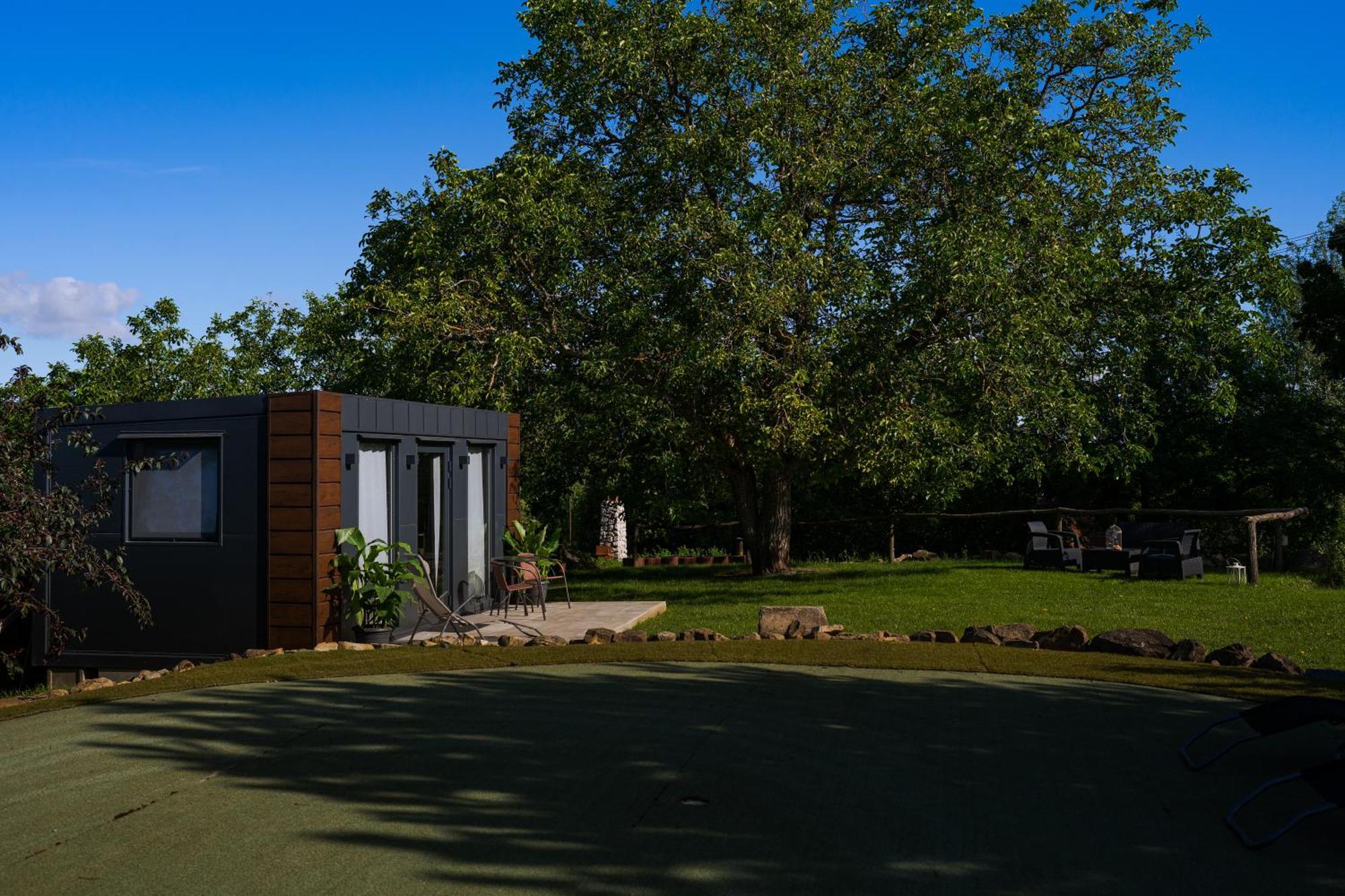 Апартаменты Tiny House Mezi Sklepy Kobyli Экстерьер фото